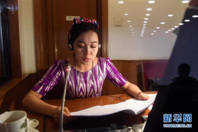 為兩會服務的民族語文翻譯組 北京翻譯服務的民族橋梁